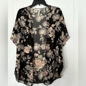 3/$15 Fio Fio Women Floral Lightweight Cardigan Loose Shawl Size S